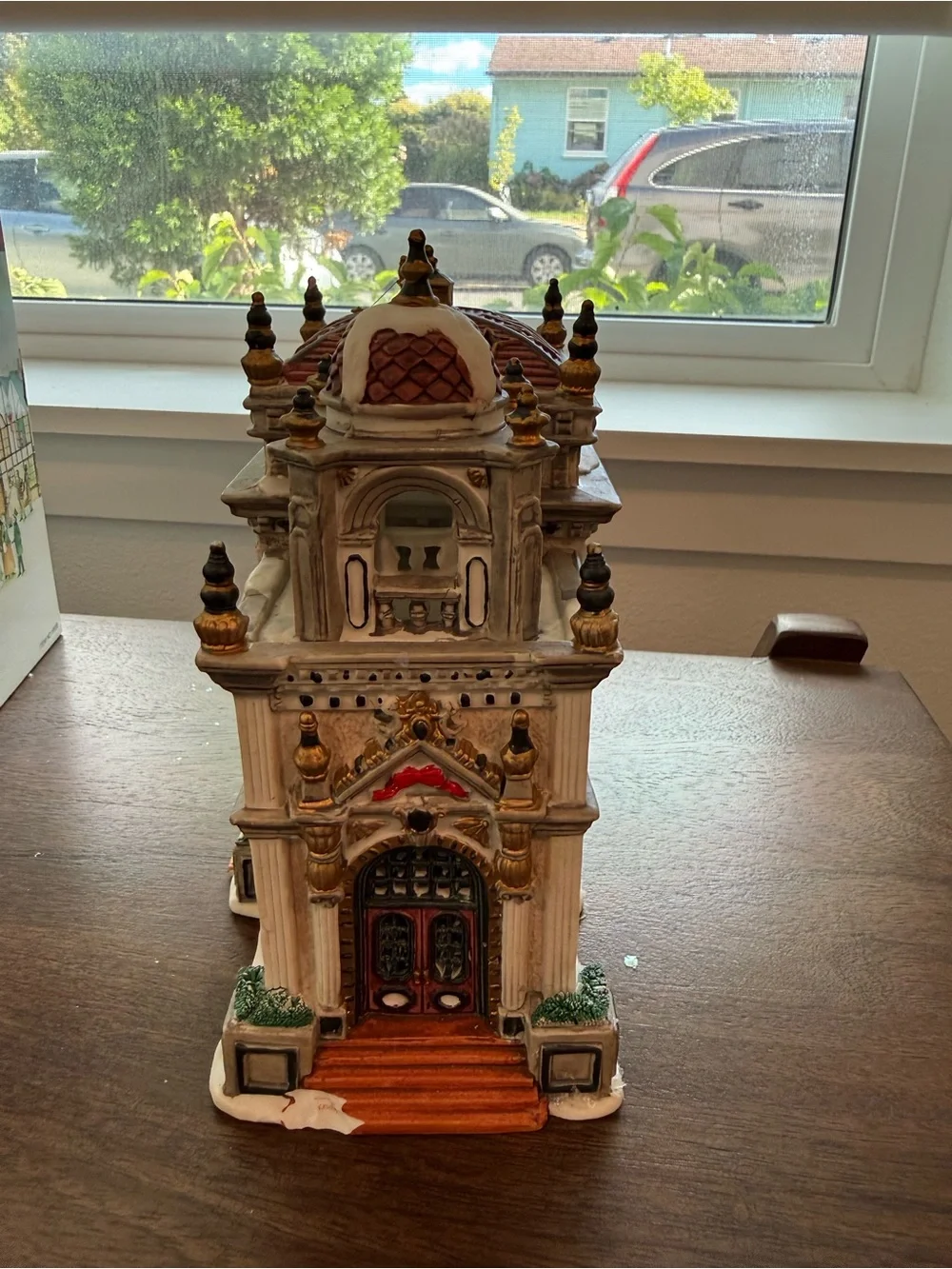 Lemax museum of history - retired.Holiday Porcelain Lighted House -